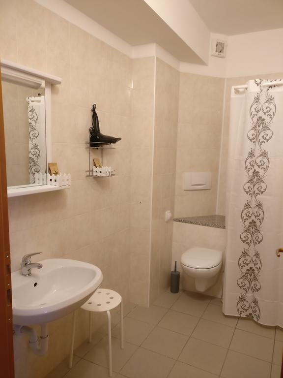 Garni Al Laghet Hotel Tenno Exterior photo